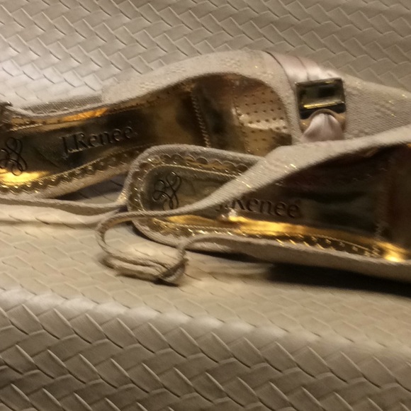 J. Renee CAMMY Fabric 7-1/2 M Heels - Picture 8 of 8